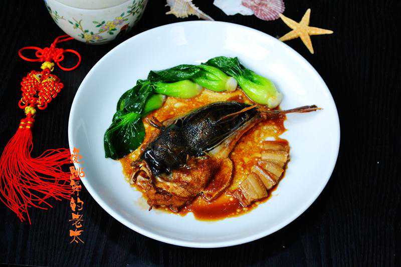 男子进山淘金，见老虎掉入陷阱，他救了老虎换来姻缘