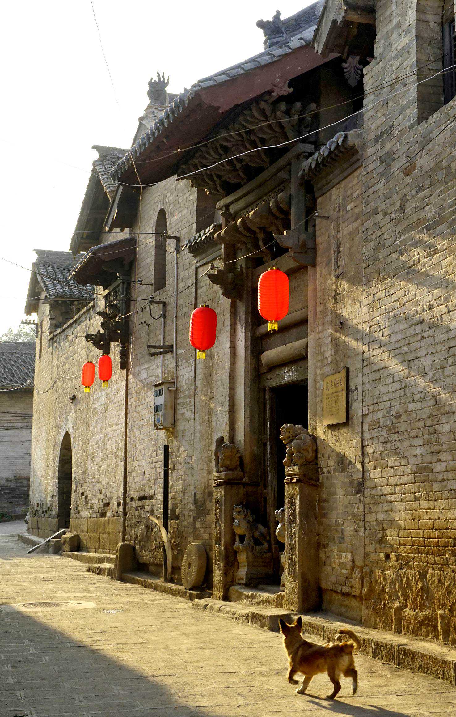 2025年4月9日属虎人运程：刚柔并济真豪杰，笑看山河日月新。