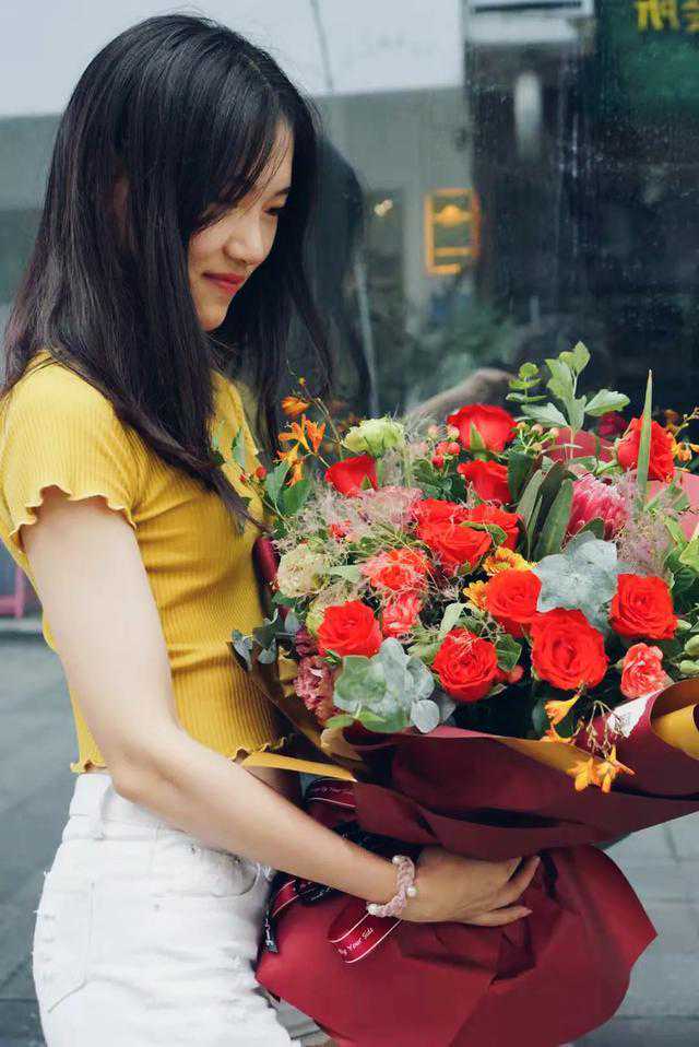 蛇年将至，外国人也用十二生肖预测新年运势？