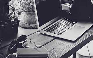 只要快乐，运气才更好！祝愿朋友每天快乐，余生好运连连