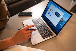 被灵车追尾后我好运爆棚，闺蜜却急疯了